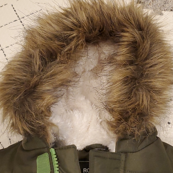 Rothschild Olive and Neon Green Parks - 6/9 months - Picture 5 of 8